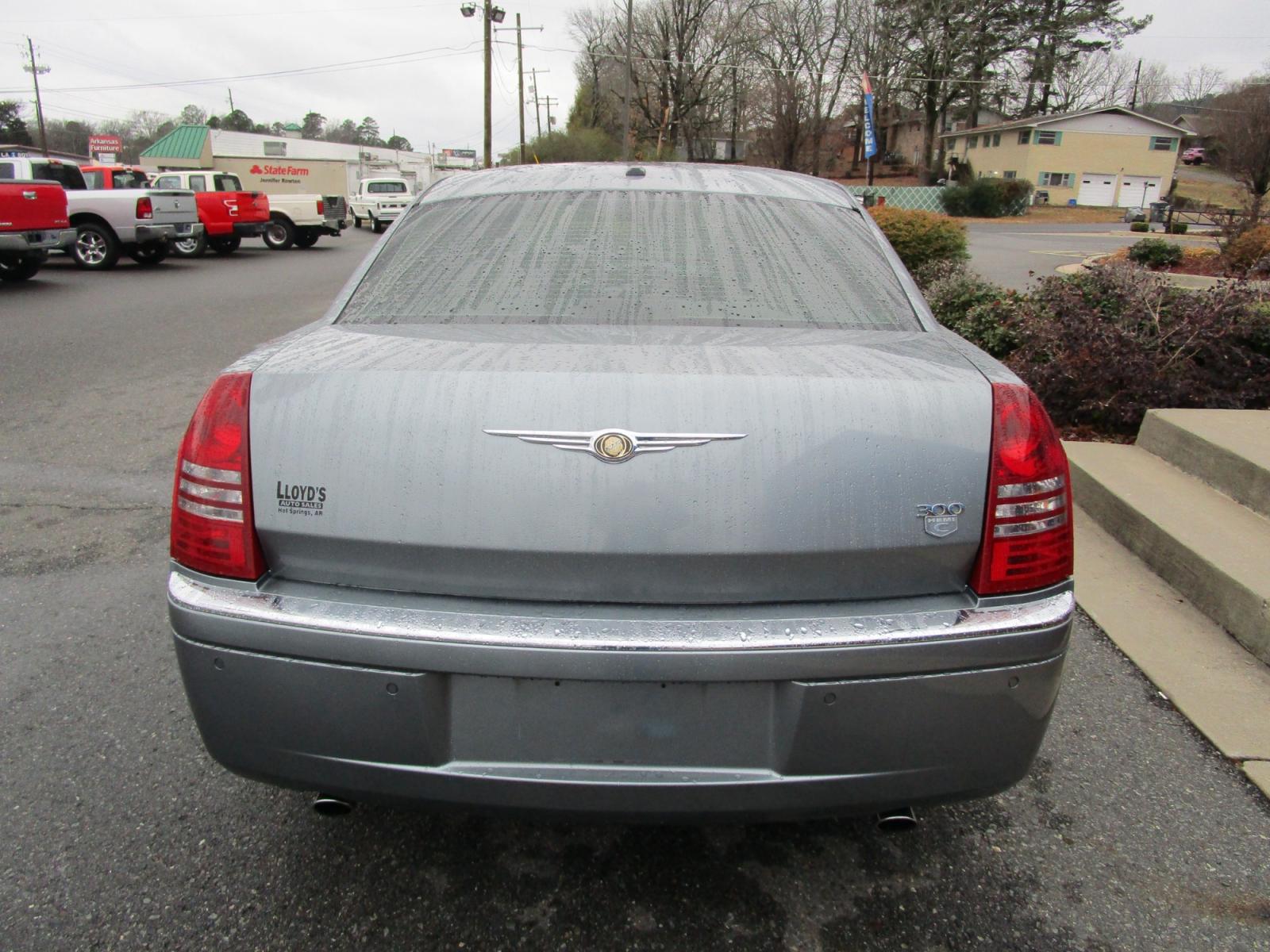 2006 Grey Chrysler 300 Touring (2C3LA53G56H) with an 3.5L V6 DOHC 24V engine, 4-Speed Automatic Overdrive transmission, located at 1814 Albert Pike Road, Hot Springs, AR, 71913, (501) 623-1717, 34.494228, -93.094070 - Photo #5